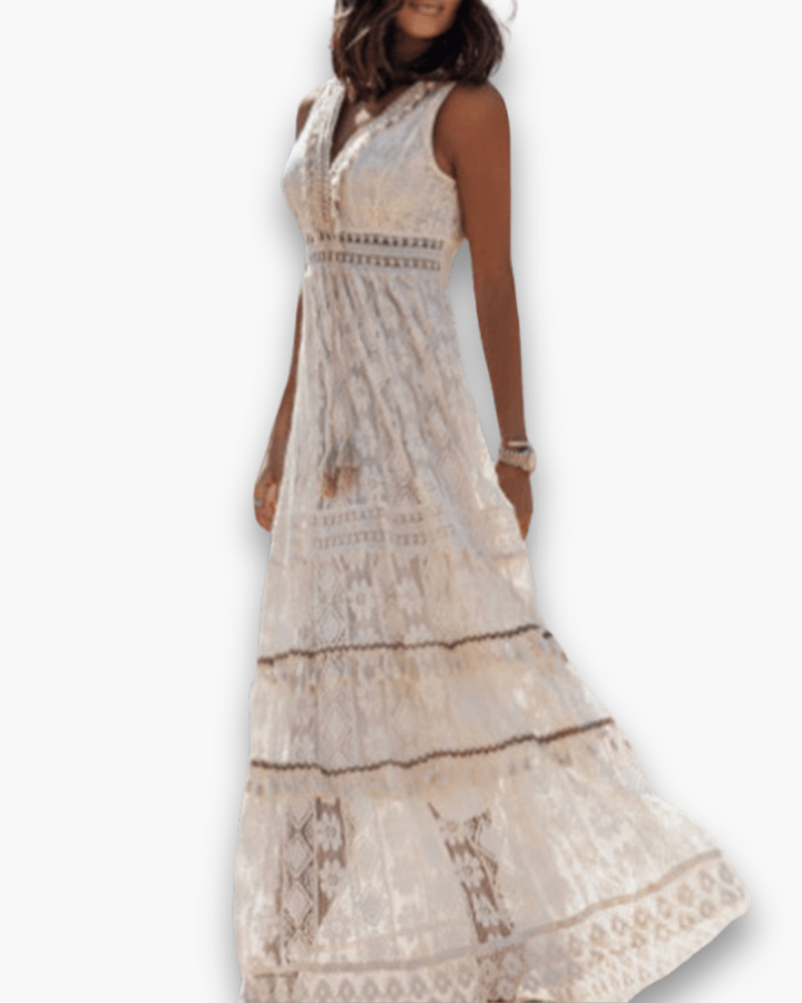 Robe midi bohème chic beige avec dentelle délicate, style élégant et coupe fluide mettant en valeur la silhouette féminine.