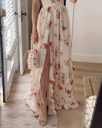 "Robe midi drapée élégante avec jupe fluide, idéale pour occasions spéciales, taille définie pour silhouette raffinée."