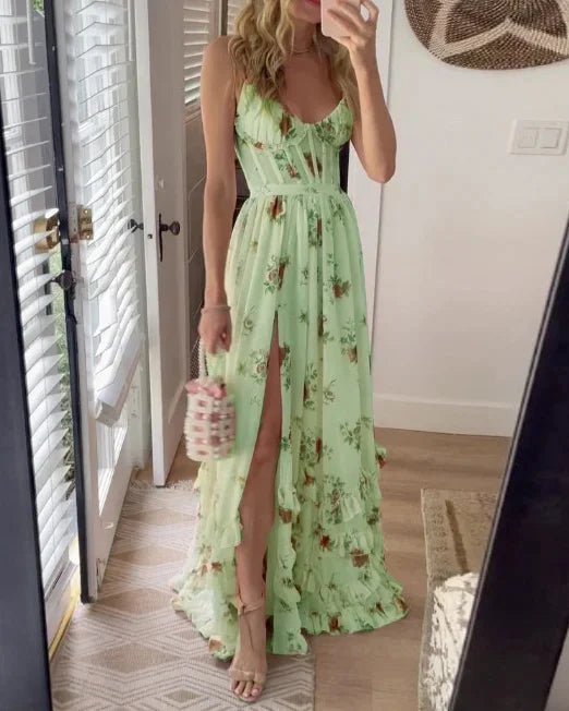 "Robe midi drapée élégante avec jupe fluide, idéale pour occasions spéciales, taille définie pour silhouette raffinée."
