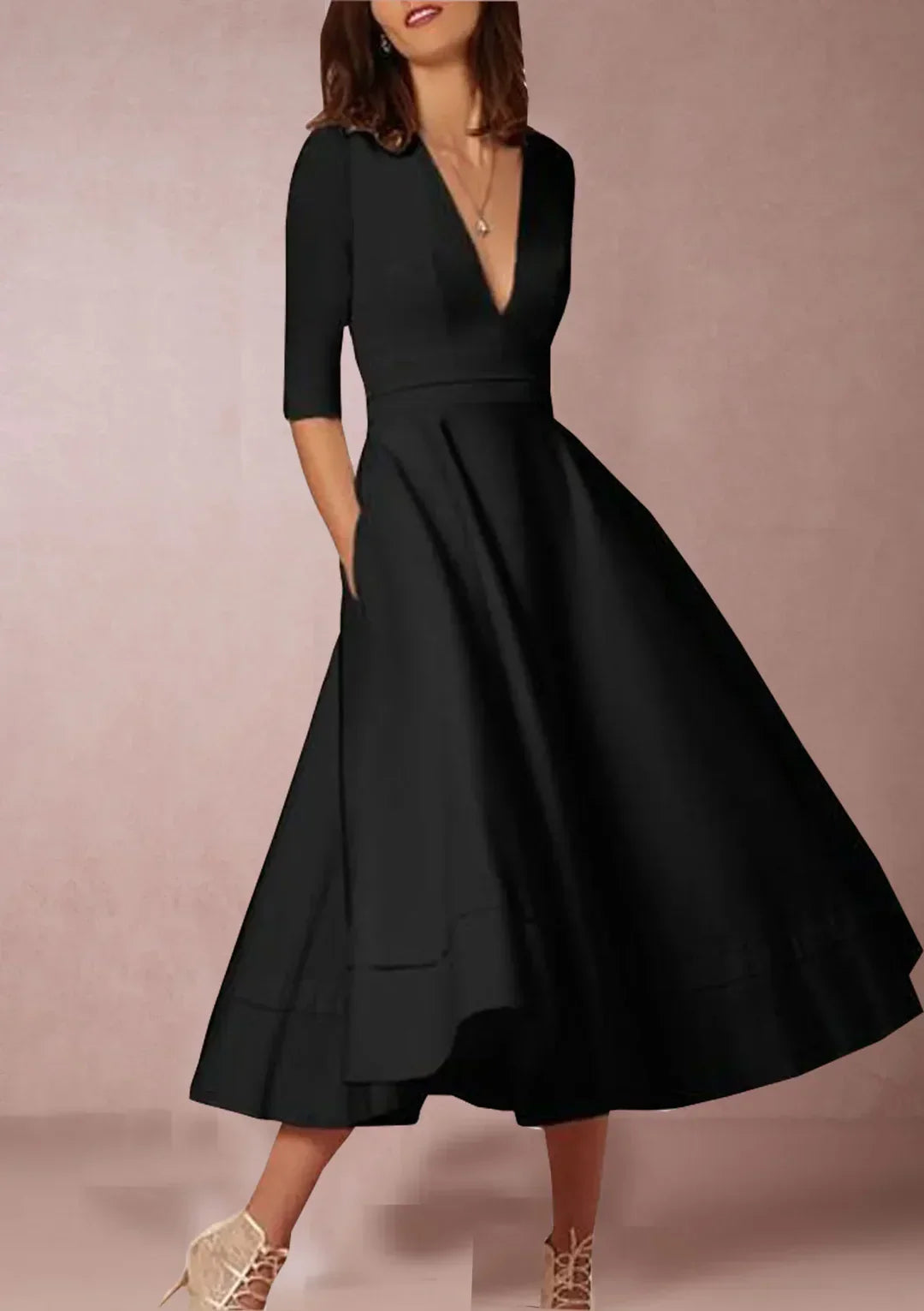 "Robe midi élégante à col V profond, manches trois-quarts, tissu texturé, coupe trapèze, allure féminine."