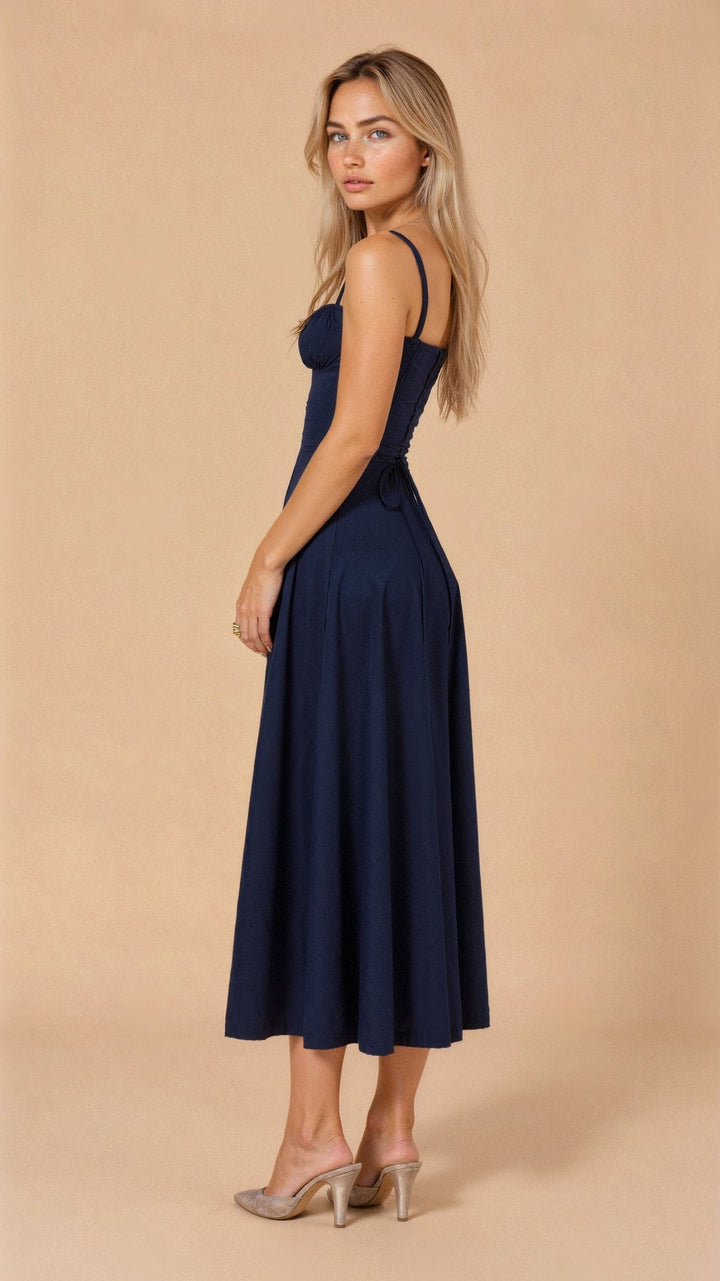 "Robe midi élégante à corset pour femme, jupe fluide et corsage flatteur, idéale pour événements formels et décontractés."