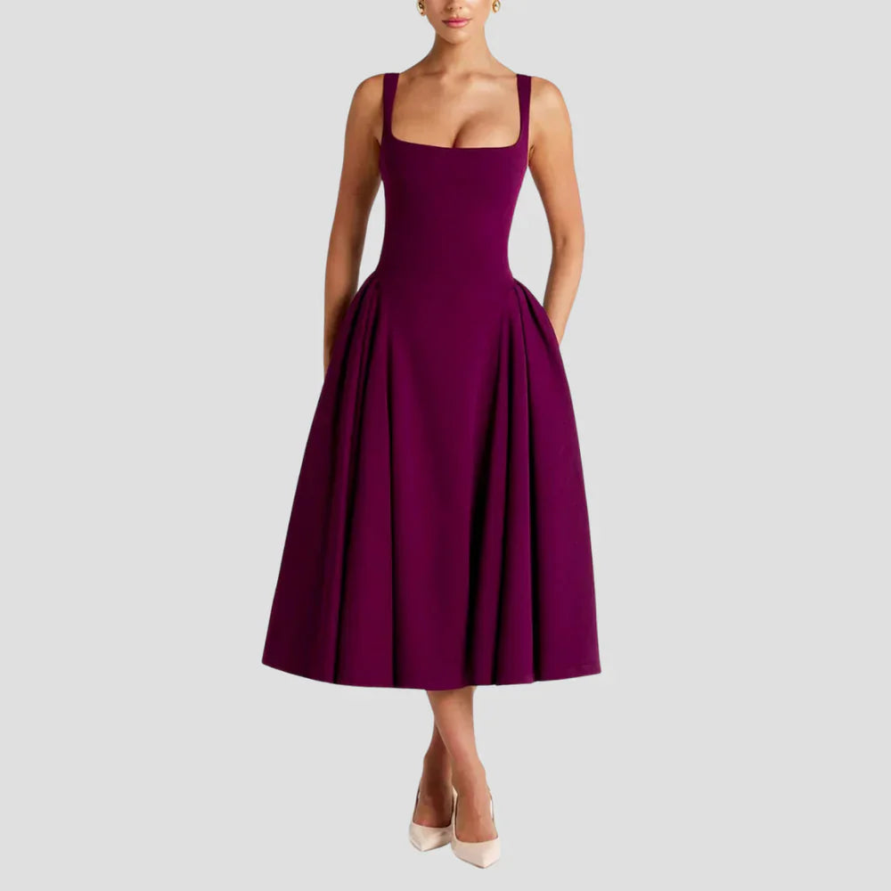 "Robe midi élégante avec décolleté carré et jupe évasée, taille cintrée, tissu structuré, idéale pour occasions distinguées."