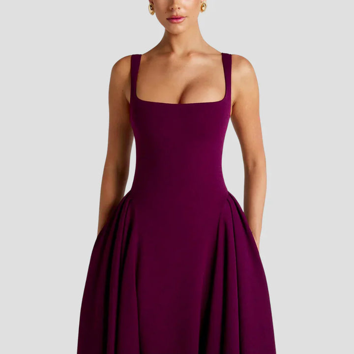 "Robe midi élégante avec décolleté carré et jupe évasée, taille cintrée, tissu structuré, idéale pour occasions distinguées."