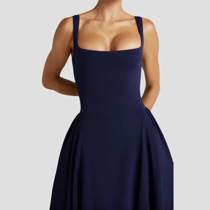 "Robe midi élégante avec décolleté carré et jupe évasée, taille cintrée, tissu structuré, idéale pour occasions distinguées."