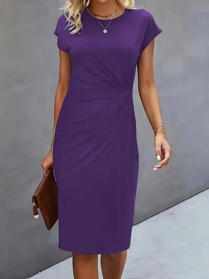 "Robe midi élégante cintrée pour femme, col rond, longueur formelle, sublimant la silhouette et convenant aux occasions"