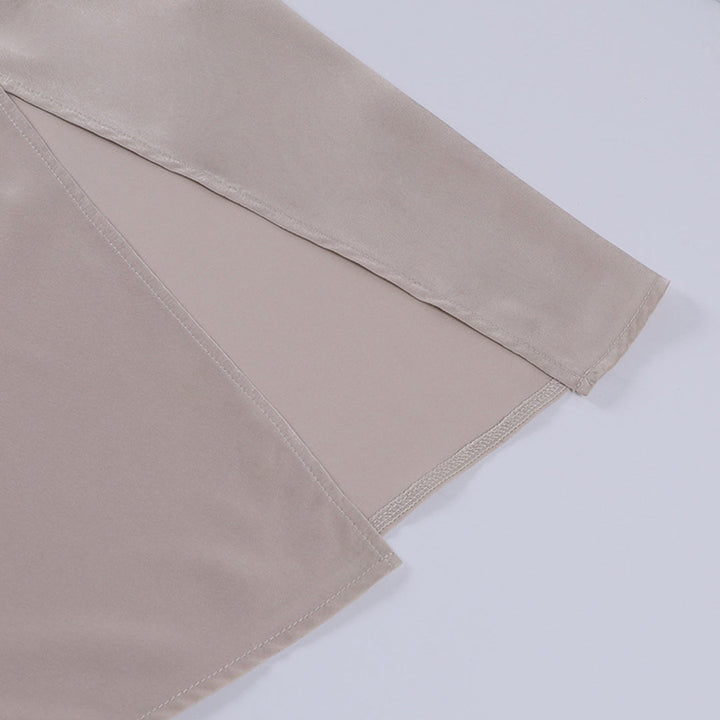 "Robe midi élégante, dos nu sexy en rouge; silhouette drapée, fente latérale sensuelle, disponible en différentes couleurs."