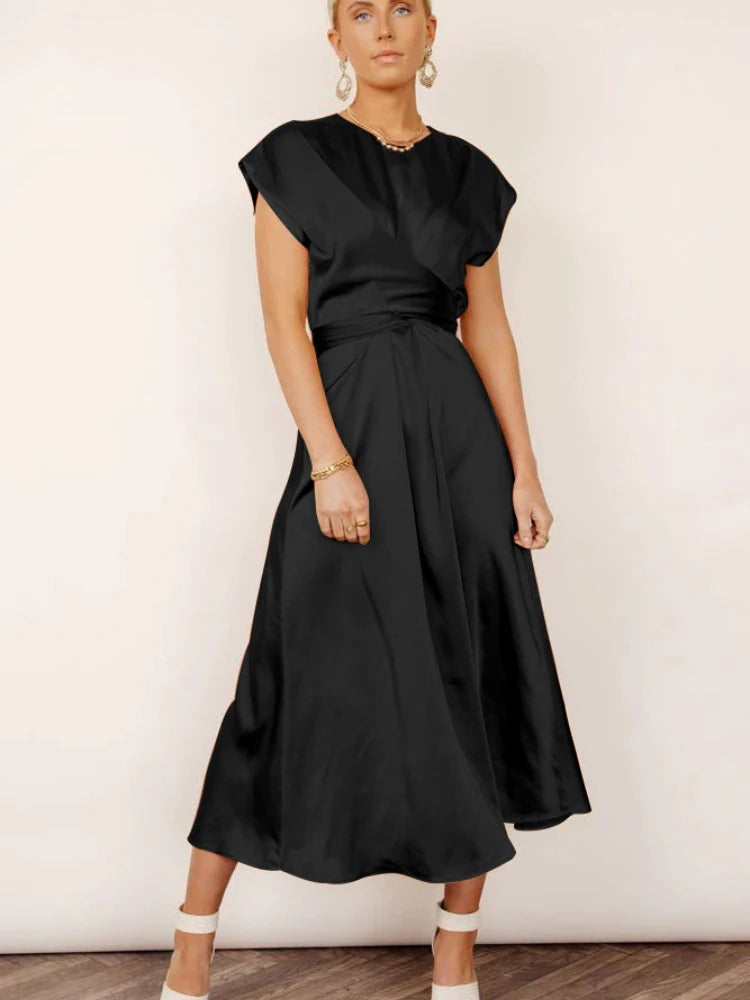 Robe midi élégante en soie pour femme, coupe flatteuse et luxueuse, idéale pour occasions spéciales, couleur raffinée.