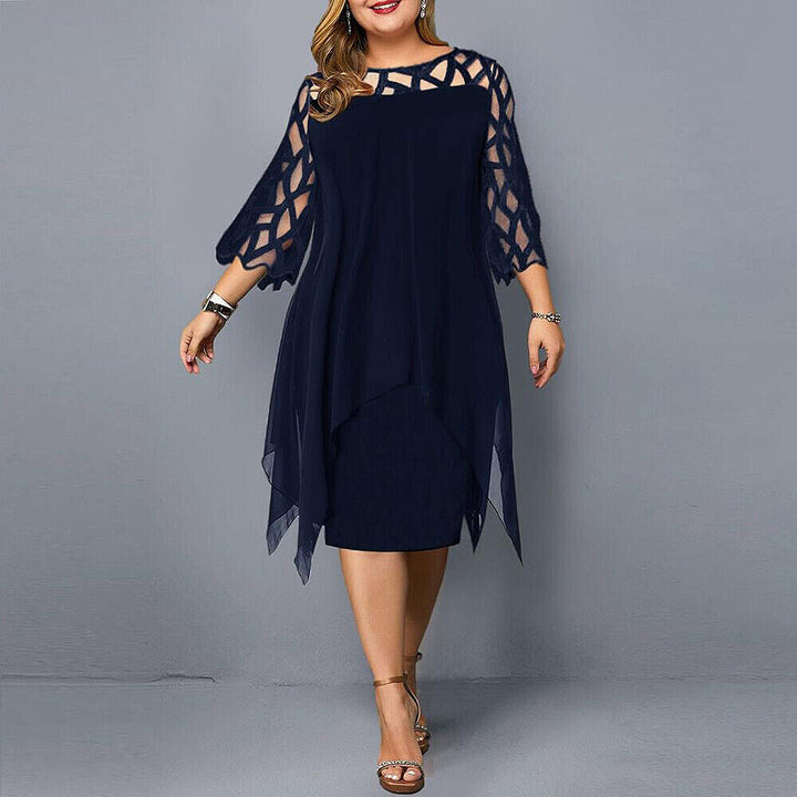 "Robe midi élégante grande taille, col rond, manches dentelle, silhouette flatteuse, couleur foncée."