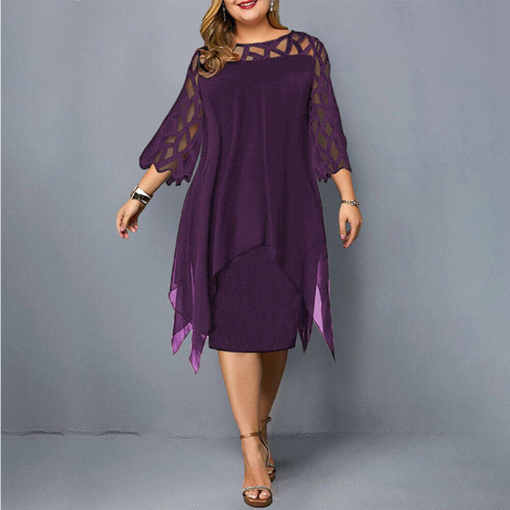"Robe midi élégante grande taille, col rond, manches dentelle, silhouette flatteuse, couleur foncée."