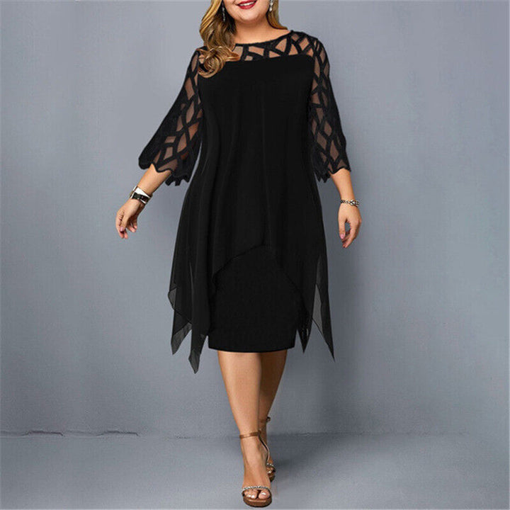 "Robe midi élégante grande taille, col rond, manches dentelle, silhouette flatteuse, couleur foncée."