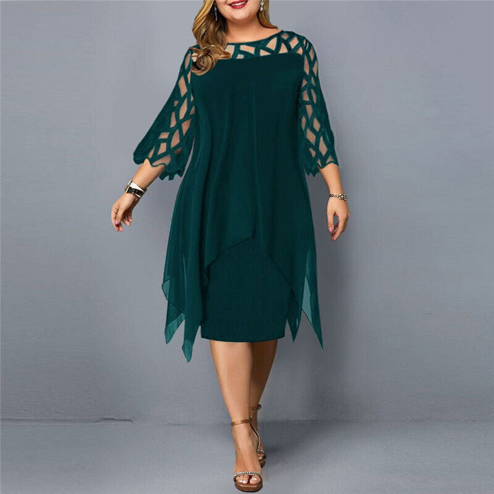 "Robe midi élégante grande taille, col rond, manches dentelle, silhouette flatteuse, couleur foncée."