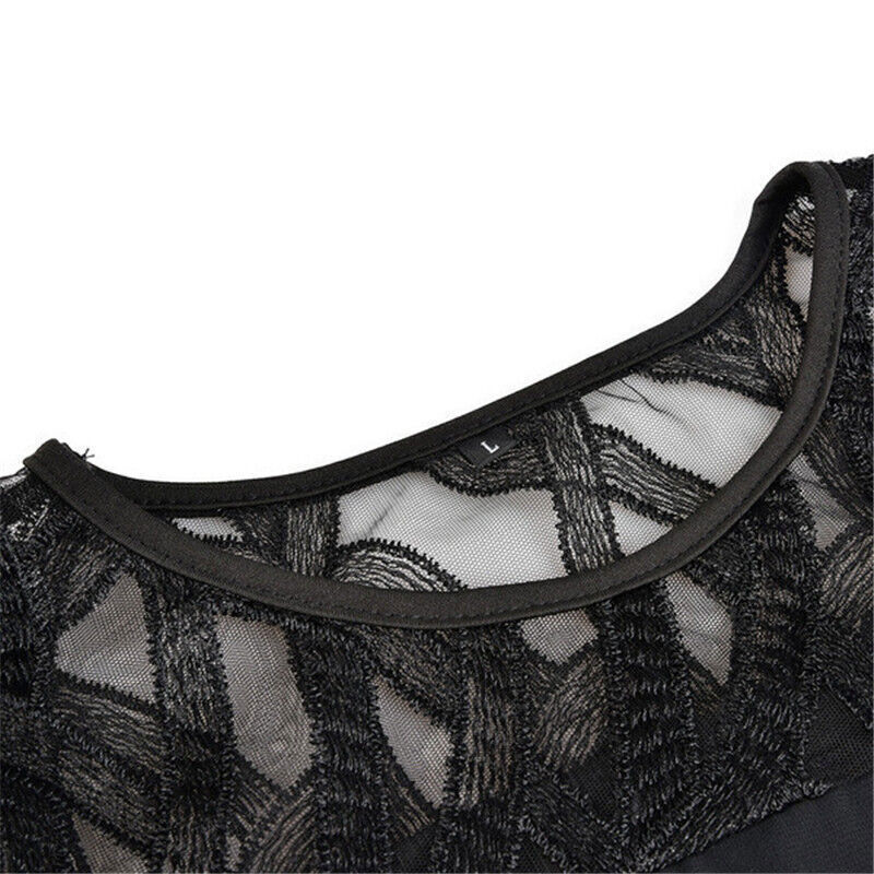 "Robe midi élégante grande taille, col rond, manches dentelle, silhouette flatteuse, couleur foncée."