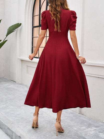 Robe midi évasée élégante avec taille cintrée, manches bouffantes, col V, idéale pour occasions spéciales.