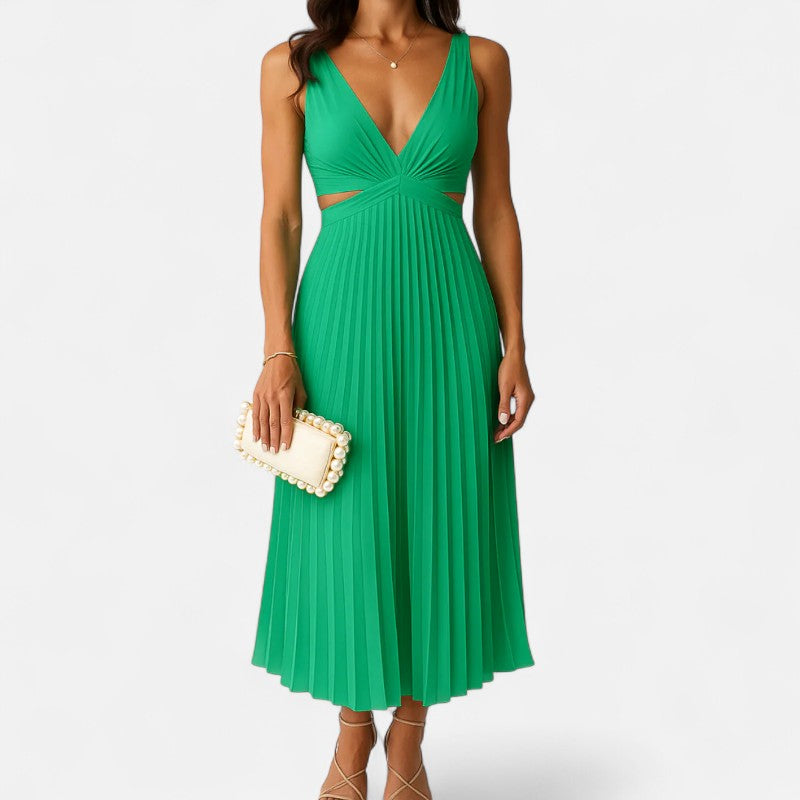 "Robe midi plissée en satin jaune avec décolleté en V et découpes latérales, élégante et moderne pour femmes."