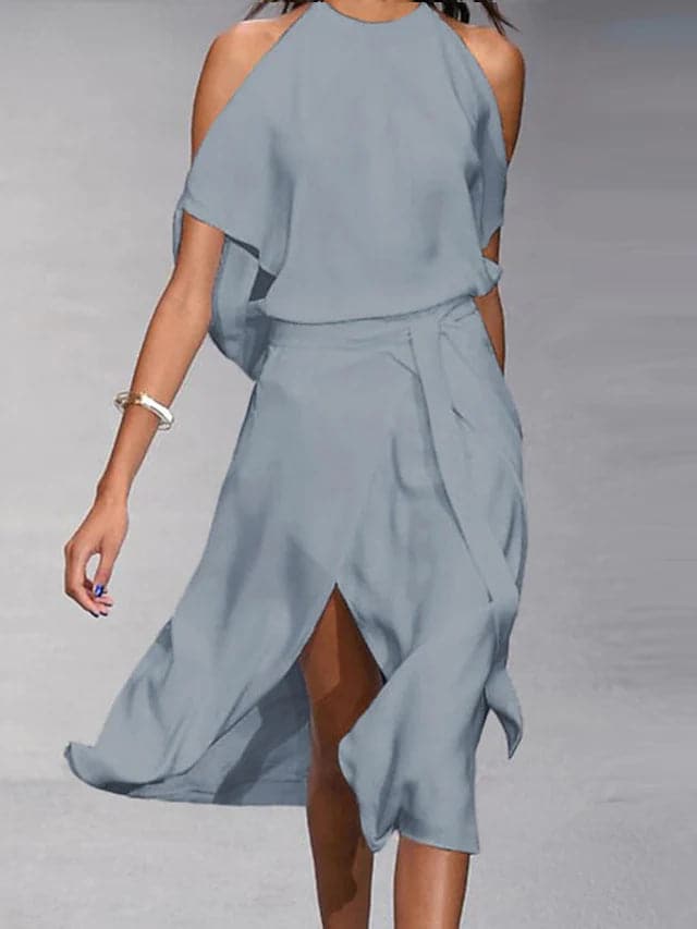 "Robe midi portefeuille bleu, épaules dénudées, ourlet asymétrique, élégante et confortable pour femmes."