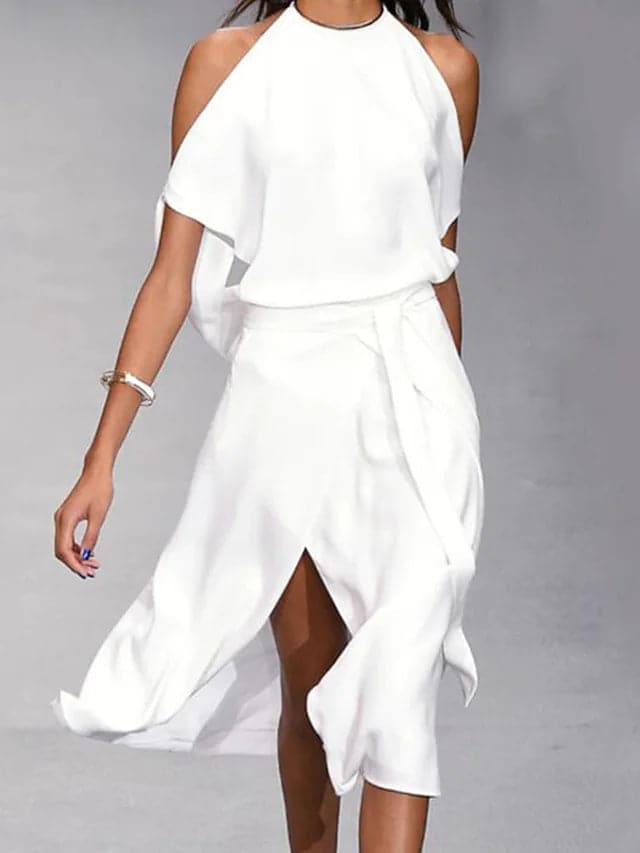 "Robe midi portefeuille bleu, épaules dénudées, ourlet asymétrique, élégante et confortable pour femmes."