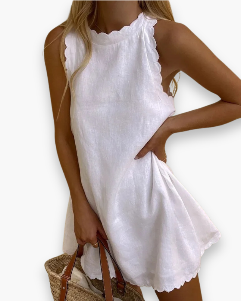 "Robe mini d'été élégante ondulée pour femmes, silhouette gracieuse, tissu léger, parfaite pour occasions estivales."