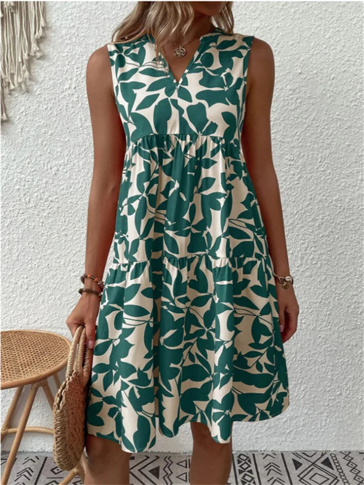 Robe mini été, design épuré, vue de côté, couleur unie. Confort léger, idéale pour flâner sous le soleil.