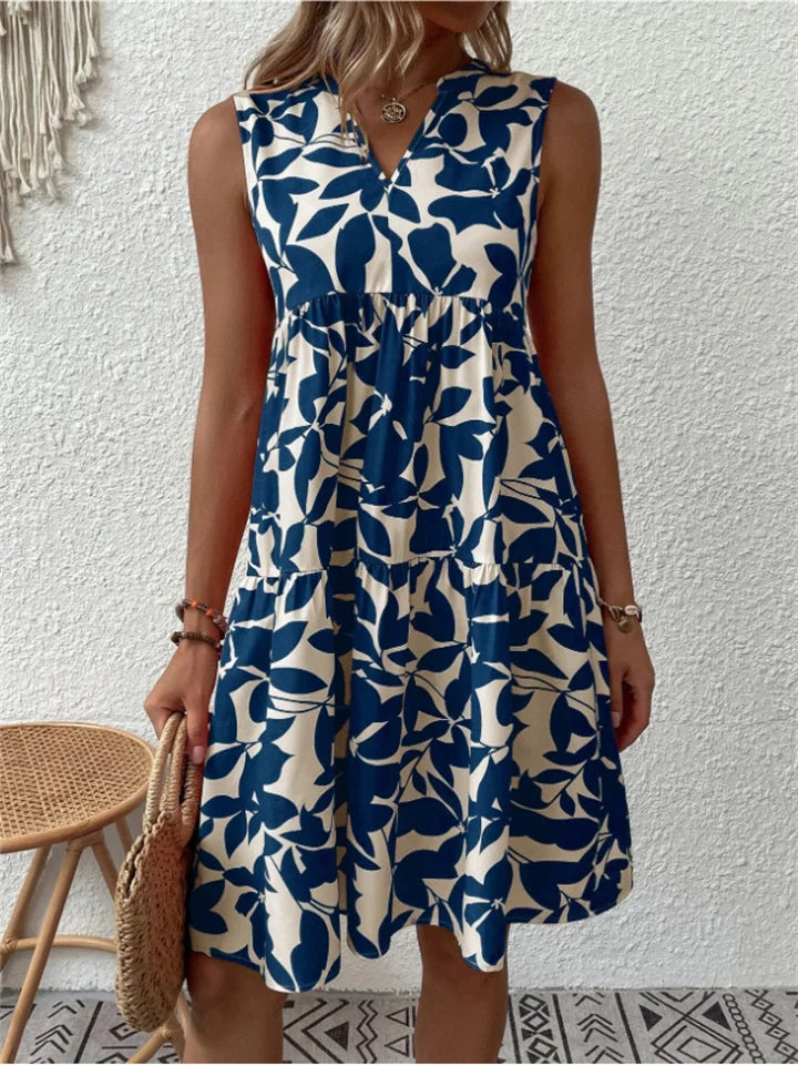 Robe mini été, design épuré, vue de côté, couleur unie. Confort léger, idéale pour flâner sous le soleil.