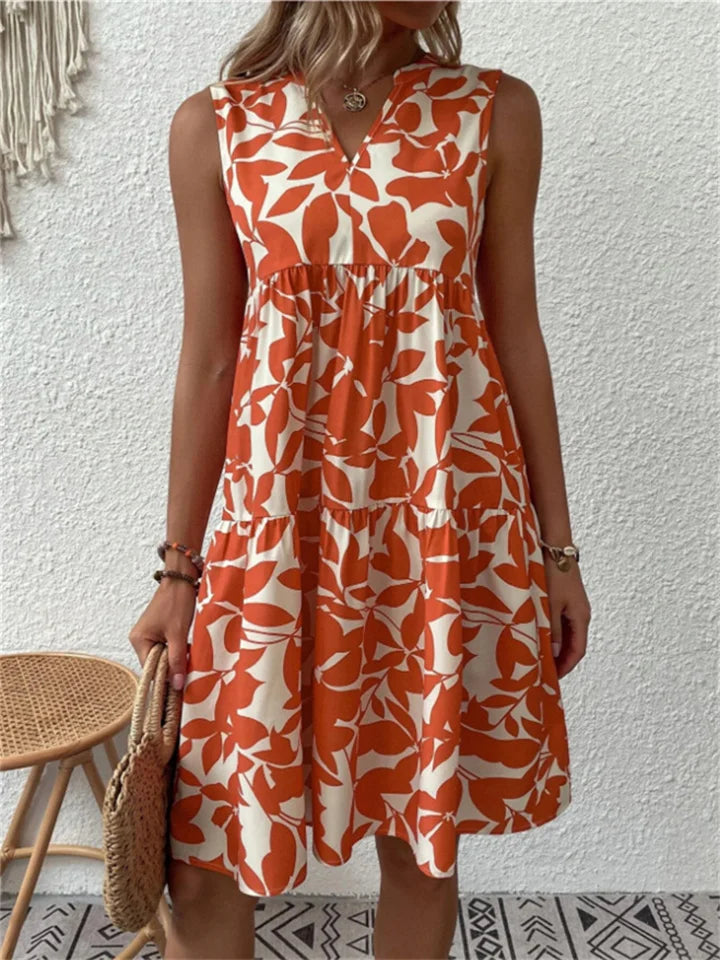 Robe mini été, design épuré, vue de côté, couleur unie. Confort léger, idéale pour flâner sous le soleil.