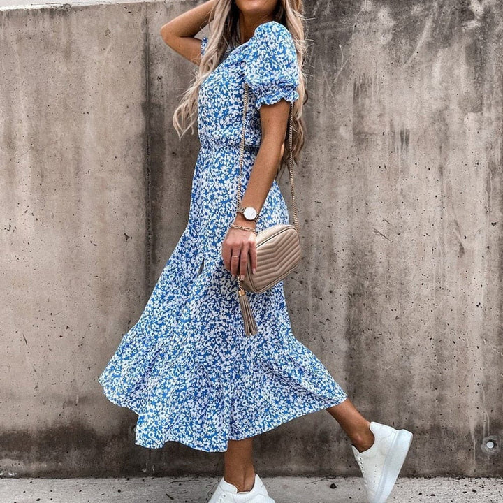 "Robe portefeuille tropicale midi avec motif vif, décolleté en V, manches courtes, ceinture ajustable et tissu léger."