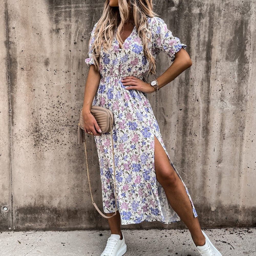 "Robe portefeuille tropicale midi avec motif vif, décolleté en V, manches courtes, ceinture ajustable et tissu léger."