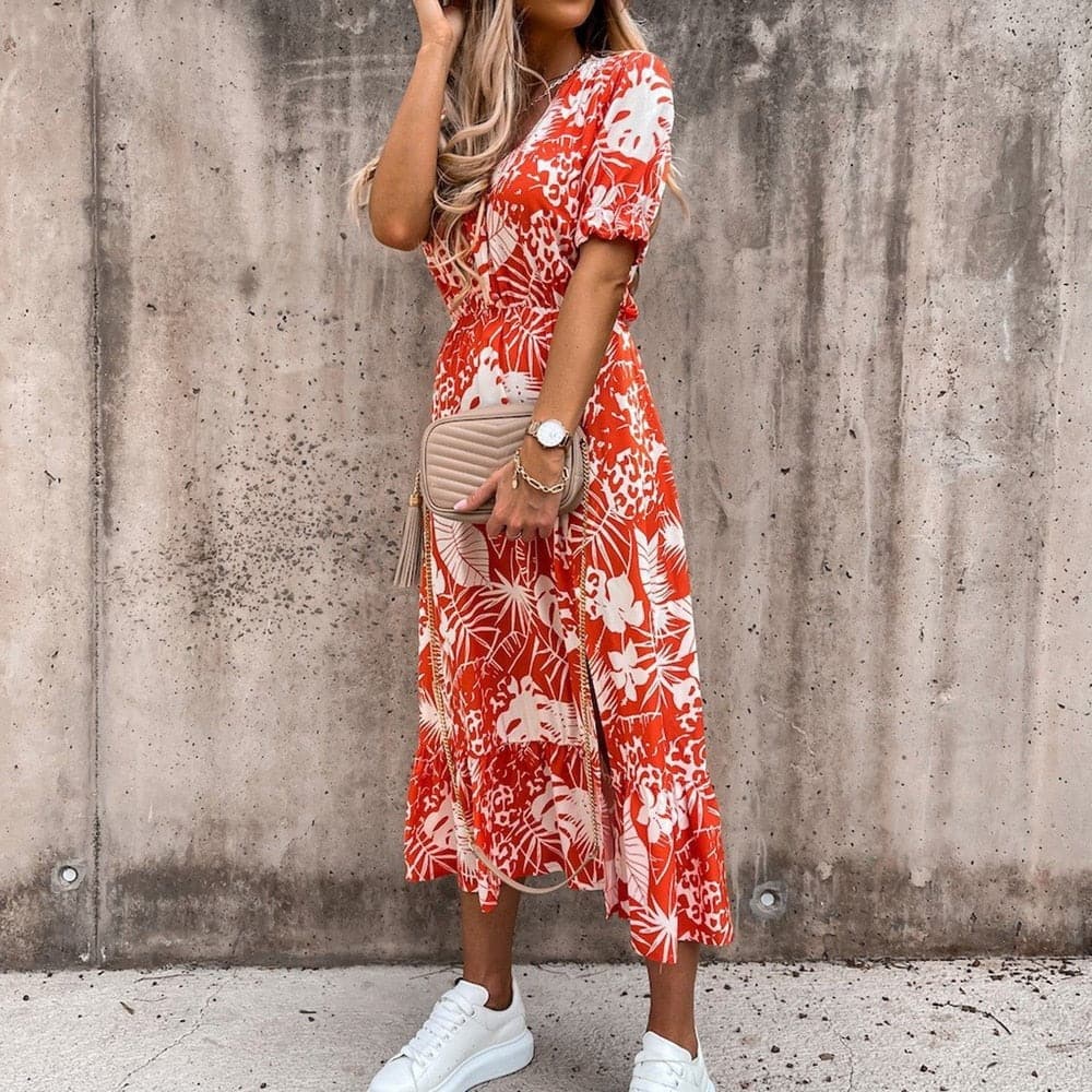 "Robe portefeuille tropicale midi avec motif vif, décolleté en V, manches courtes, ceinture ajustable et tissu léger."