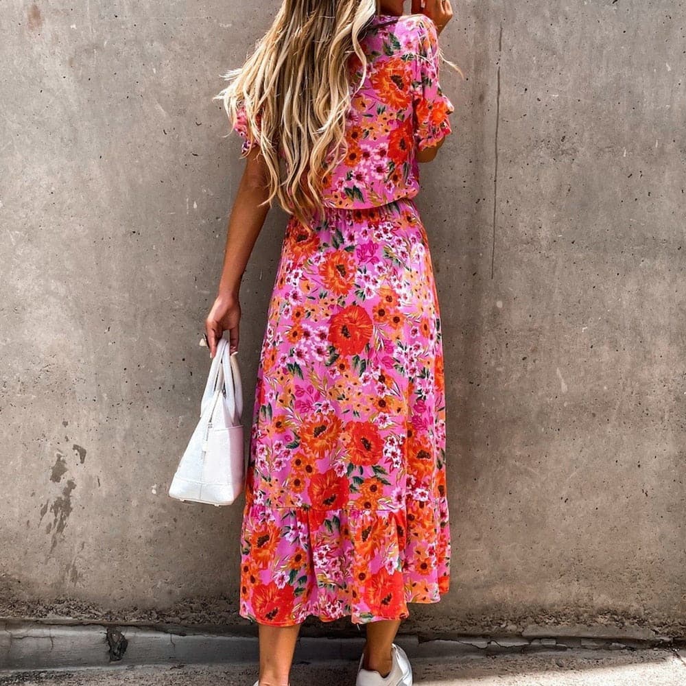 "Robe portefeuille tropicale midi avec motif vif, décolleté en V, manches courtes, ceinture ajustable et tissu léger."