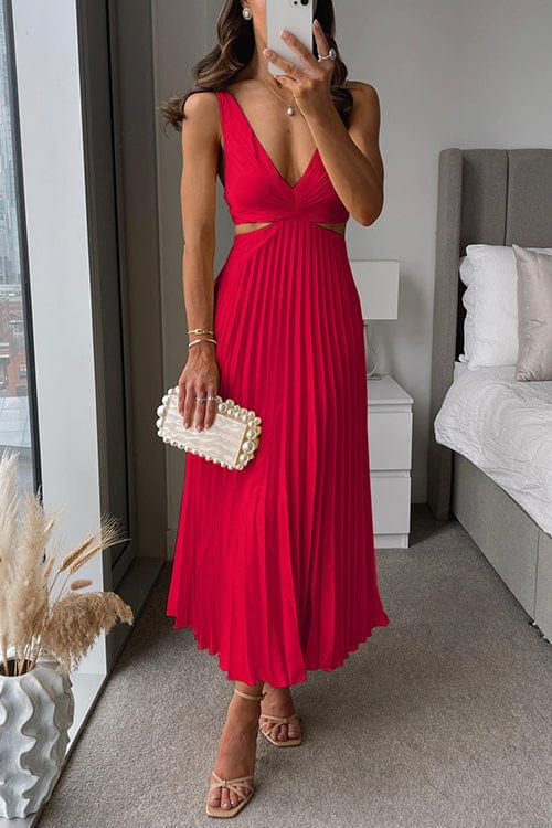 "Robe Sanne élégante satinée plissée, vue de face, multi-couleurs élégantes disponibles, idéal pour occasions chic."