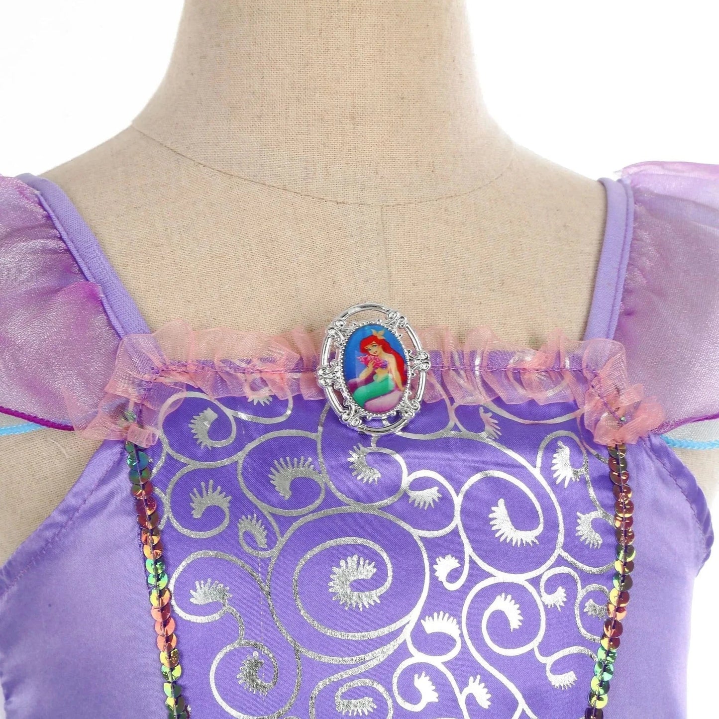 Robe sirène enfant féerique, inspirée Ariel, élégante avec détails brillants, idéale anniversaire et carnaval.
