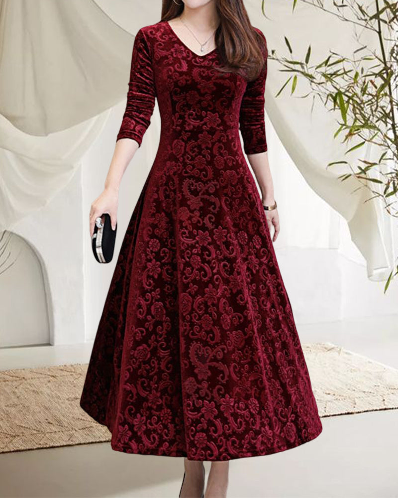 "Robe trapèze élégante pour femmes, coupe évasée, idéale pour occasions spéciales, en tissu doux, couleur unie."