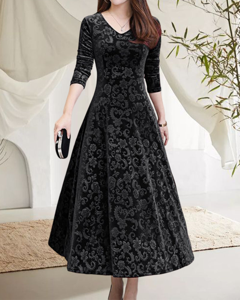 "Robe trapèze élégante pour femmes, coupe évasée, idéale pour occasions spéciales, en tissu doux, couleur unie."