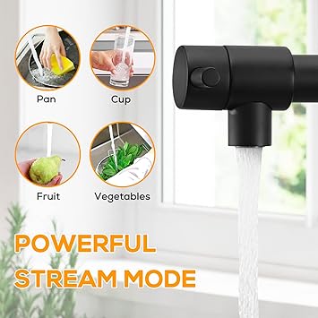 Robinet cuisine noir mat avec pulvérisateur 360°, design moderne et finition élégante en noir pour une cuisine sophistiquée.
