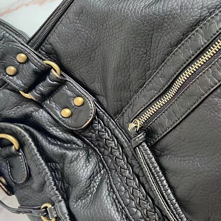 "Sac à bandoulière cuir véritable marron vintage élégant, accessoire femme chic et intemporel, design classique et durable."