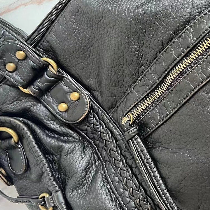 "Sac à bandoulière cuir véritable marron vintage élégant, accessoire femme chic et intemporel, design classique et durable."