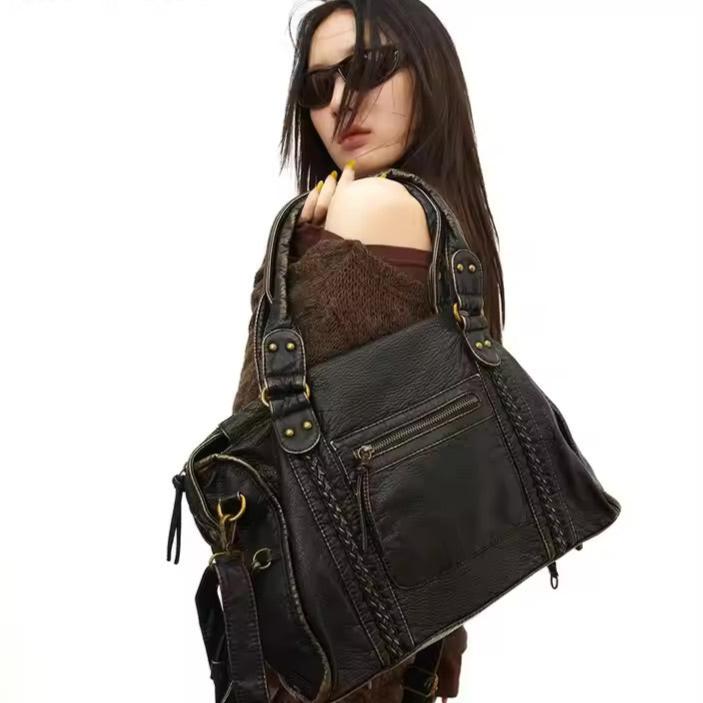 "Sac à bandoulière cuir véritable marron vintage élégant, accessoire femme chic et intemporel, design classique et durable."