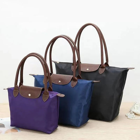 "Sac à bandoulière spacieux, chic et élégant, avec plusieurs compartiments, parfait pour un style féminin décontracté."