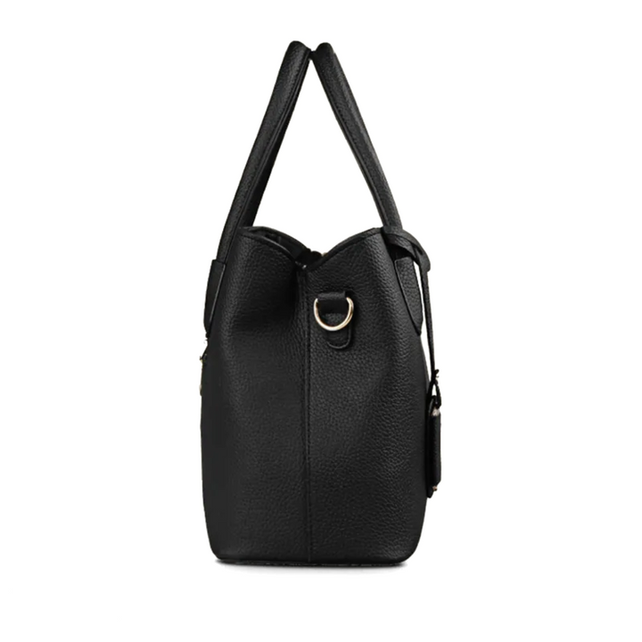 "Sac à bandoulière violet élégant et spacieux pour femme, avec sangle réglable et design intemporel, vue de face."