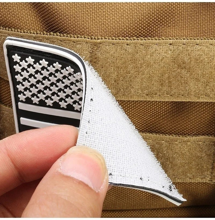 "Sac à dos étanche 50L en nylon robuste, trois compartiments, système MOLLE, idéal pour plein air et randonnées."