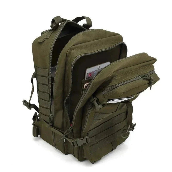"Sac à dos étanche 50L en nylon robuste, trois compartiments, système MOLLE, idéal pour plein air et randonnées."