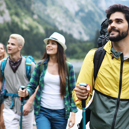 "Sac à dos imperméable 40L gris avec compartiments multiples, idéal pour randonnée et trekking en plein air."