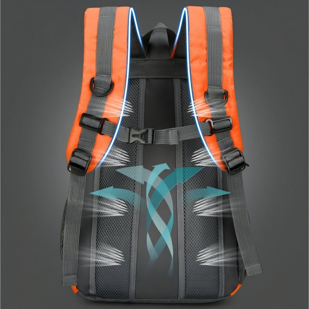 "Sac à dos léger 30L pour randonnée, imperméable, avec bretelles rembourrées et poches en filet."