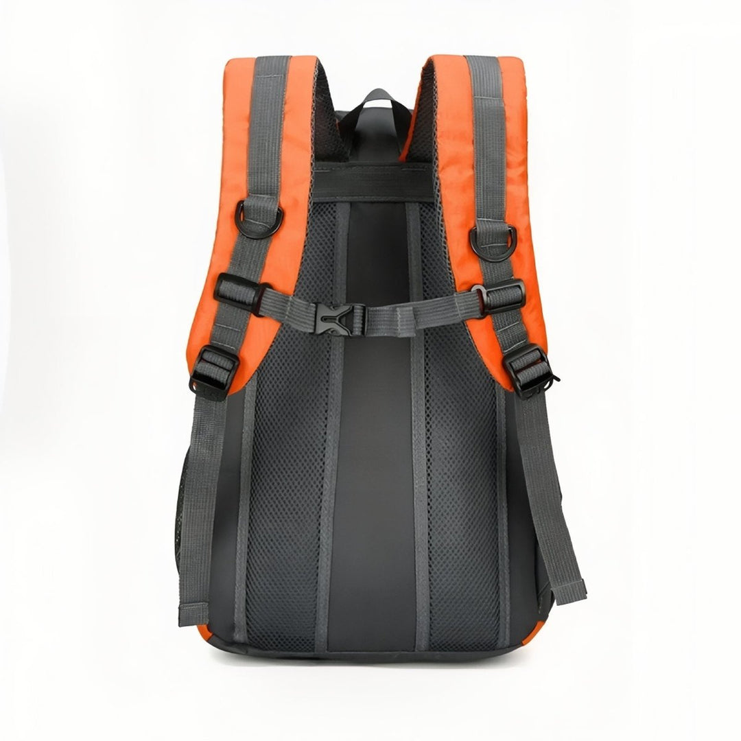 "Sac à dos léger 30L pour randonnée, imperméable, avec bretelles rembourrées et poches en filet."