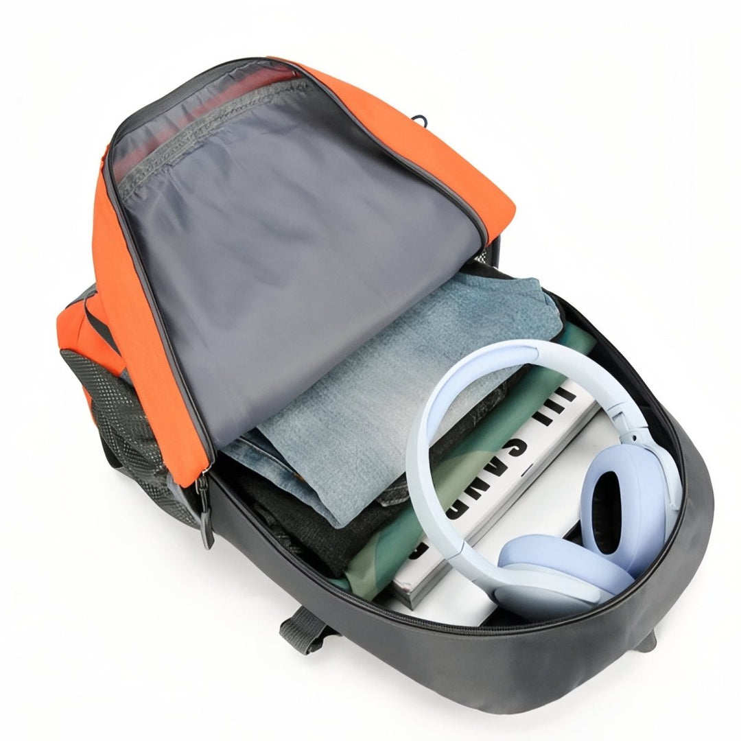 "Sac à dos léger 30L pour randonnée, imperméable, avec bretelles rembourrées et poches en filet."