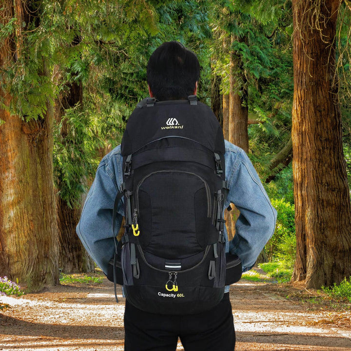 Sac à dos randonnée étanche vert robuste 60L, pour charge lourde, bretelles rembourrées pour aventure en plein air.
