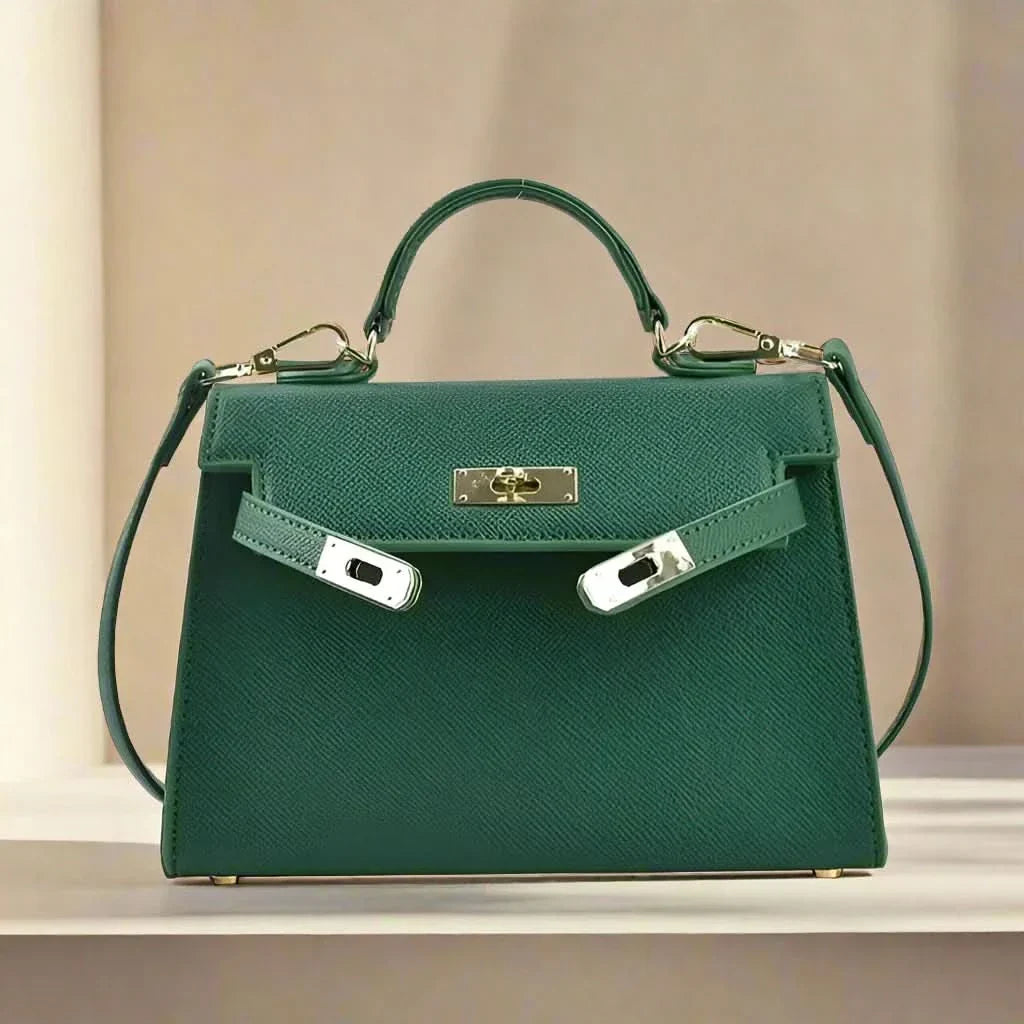 Sac à main élégant femme, noir moderne, design raffiné, compartiments pratiques, parfait bureau ou soirée.
