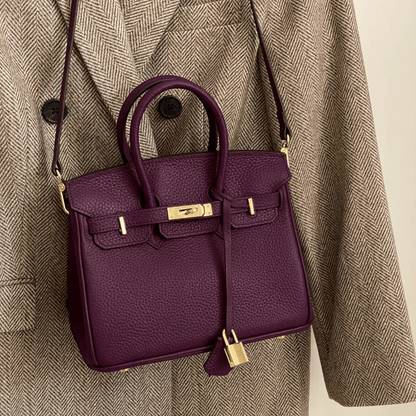 Sac à main en cuir pour femmes, chic, plusieurs couleurs, bandoulière, intérieur spacieux, style élégant et pratique.