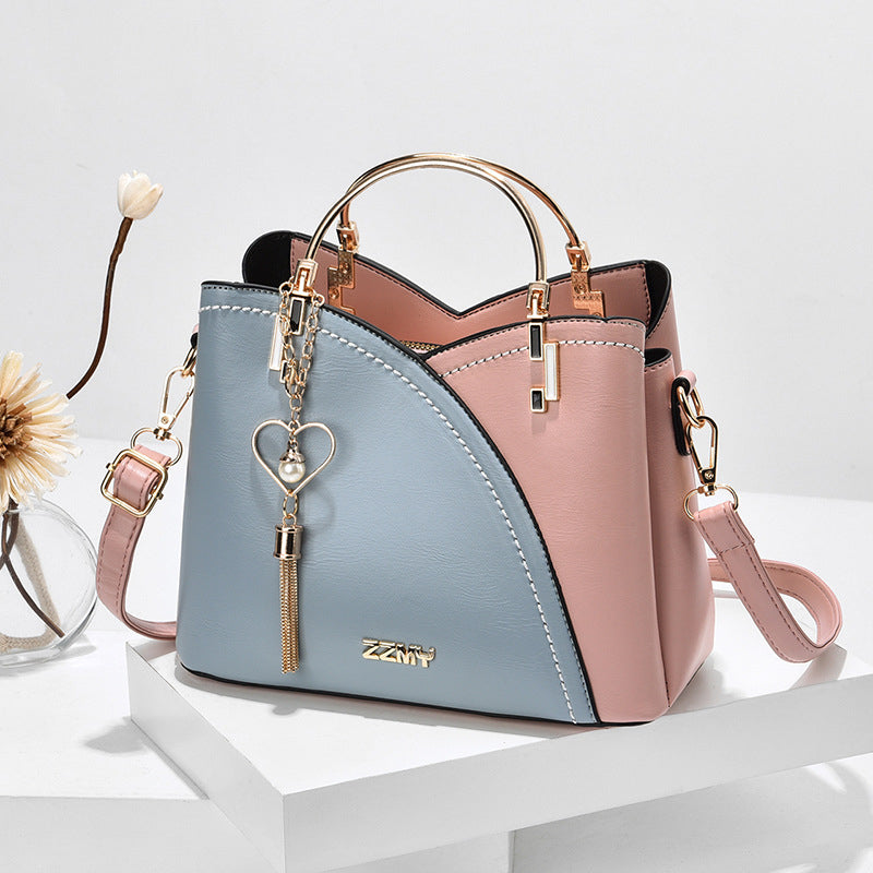 "Sac à main luxe en cuir brun et beige, silhouette élégante, détails raffinés, accessoire féminin moderne"