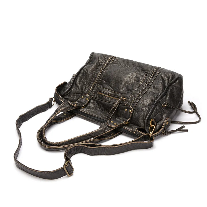 "Sac à main noir chic avec finitions dorées, bandoulière réglable et poches multiples pour une organisation élégante."