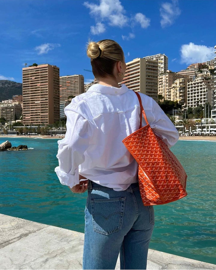 "Sac à main shopper luxe, élégant et pratique, design épuré, avec anses confortables en finition haute qualité."
